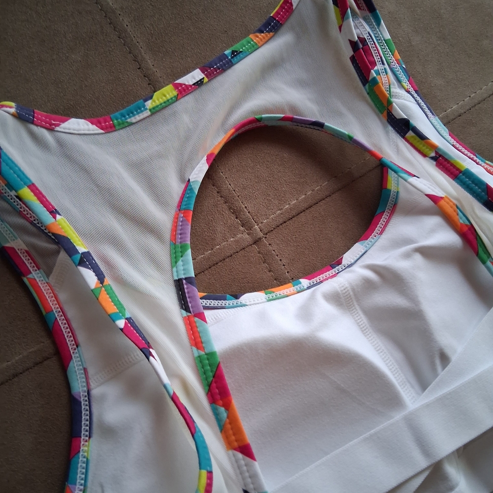 Fabletics Colorful Geometric 3-Piece Set Activewear - Picture 9 of 16